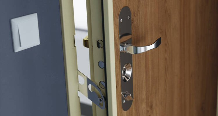 Porte blindée Picard installée à Fréjus — serrure multipoints, pose soignée | Azur Assistance